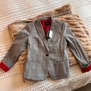 Banana Republic jacket/blazer. Never worn. new with Tags. Size 2
